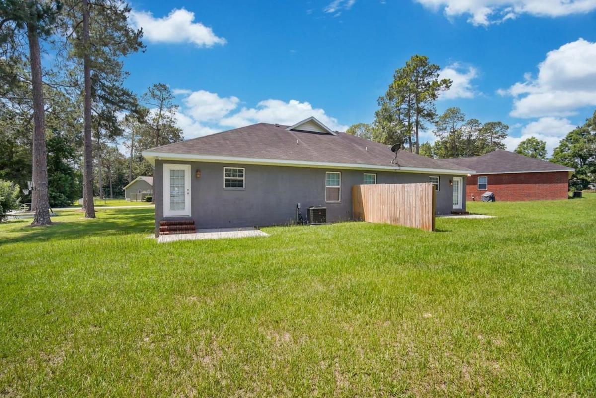 Charming Gray Home- 5 Mins From Gsu! Statesboro Exterior photo